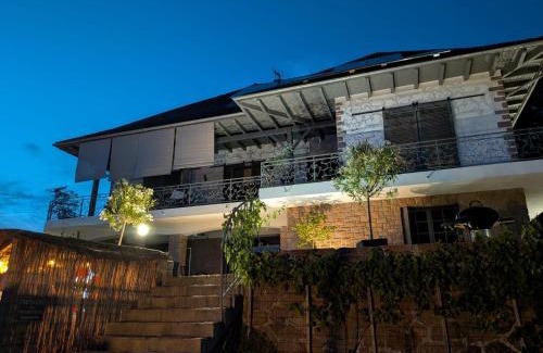 Malemort-sur-Correze Apartment | Brive, La Villa Bellevue