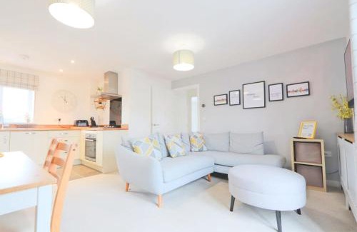 Patchway Apartment | Explore Broad Leaze 2: Guest Rated at 8.9/10
