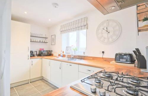 Patchway Apartment | Explore Broad Leaze 2: Guest Rated at 8.9/10
