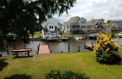 Colington Harbour House | Broadbay Getaway: Your Dream Vacation Awaits with Oceanfront Views