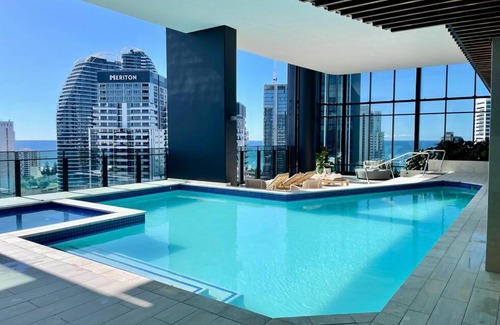 Broadbeach Apartment | Indulge in Broadbeach's Riverview 2-Bedroom Apartment
