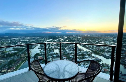 Broadbeach Apartment | Indulge in Broadbeach's Riverview 2-Bedroom Apartment