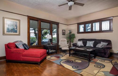 Kempton Villa | Broadview Manor