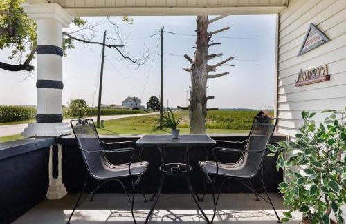 Kempton Villa | Broadview Manor
