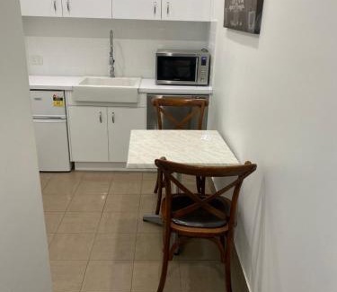 West Wyalong Apartment | Convenient Broadway Apartment with Breakfast & Family-Friendly Amenities