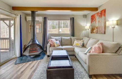 Broadway House | Broadway Cabin with Hot Tub for Hiking and Skiing Adventures