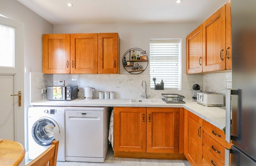 Lincoln Cottage | Pet-Friendly Broadway Cottage with Garden in Lincoln