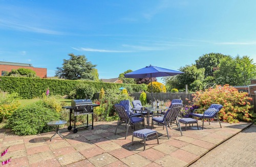 Lincoln Cottage | Pet-Friendly Broadway Cottage with Garden in Lincoln