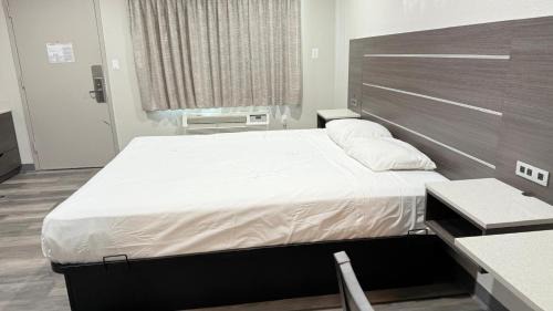 Lincoln Acres Hotel | Broadway Inn and Suites