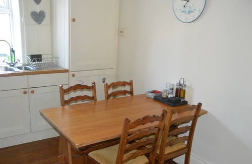 Pickering Cottage | Relax at Brock Cottage with Hot Tub & Pet-Friendly Perks