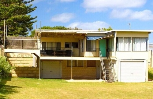 Lancelin House | Cozy Beach Home with Ocean Views & Pet-Friendly Amenities