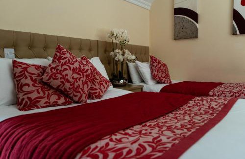 Trim House | Experience Comfort at Brogans Bar & Hotel with Family-Friendly Amenities