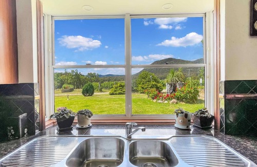 Broke House | Discover Broke in the Vines: 6-Bedroom Farmhouse Retreat