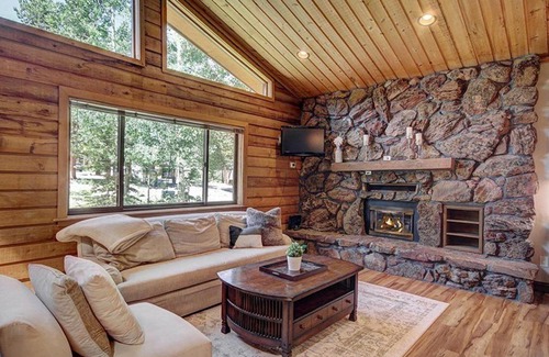 Warrior's Mark House | Cozy Broken Lance Retreat: Pet Friendly with Breakfast Included