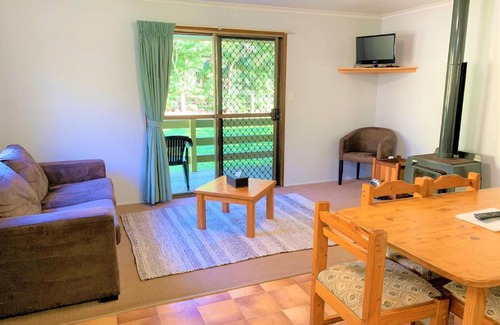 Eungella Resort | Scenic Broken River Mountain Resort with Pool & Breakfast