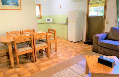 Eungella Resort | Scenic Broken River Mountain Resort with Pool & Breakfast