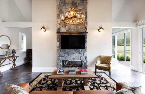 Pokolbin Villa | Elegant Brokenback Views Country Estate in Hunter Valley