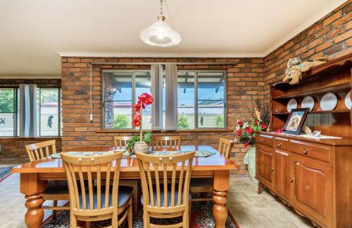 Iluka House | Pet-Friendly Retreat at Bromeliads with Top Guest Ratings