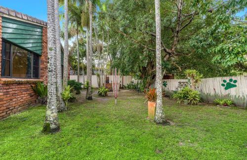 Iluka House | Pet-Friendly Retreat at Bromeliads with Top Guest Ratings
