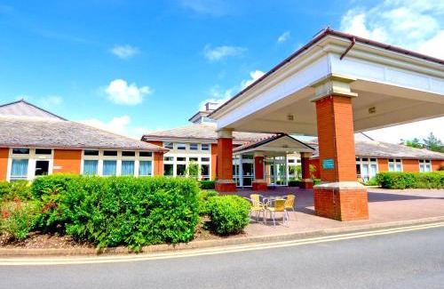Catshill Hotel | Relax at Bromsgrove Hotel and Spa with Poolside Amenities