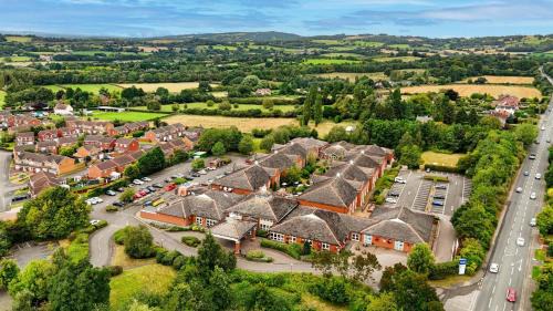 Catshill Hotel | Relax at Bromsgrove Hotel and Spa with Poolside Amenities
