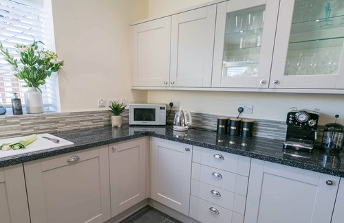 Llanerchymedd Cottage | Cozy Bron Heulog: Pet-Friendly Retreat for 6 Guests