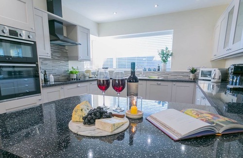 Llanerchymedd Cottage | Cozy Bron Heulog: Pet-Friendly Retreat for 6 Guests