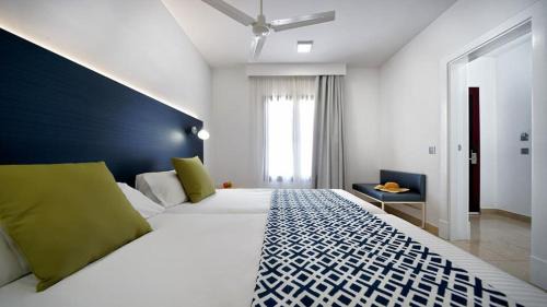 Caleta de Fuste Hotel | Discover Broncemar Beach Suites: Oceanfront Comfort Awaits