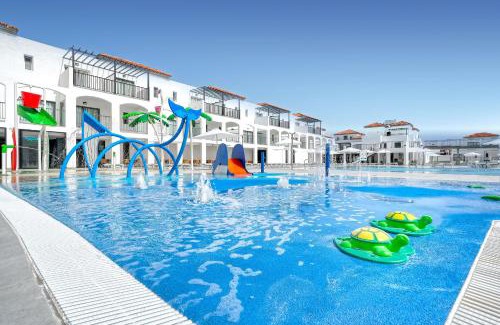 Caleta de Fuste Hotel | Discover Broncemar Beach Suites: Oceanfront Comfort Awaits