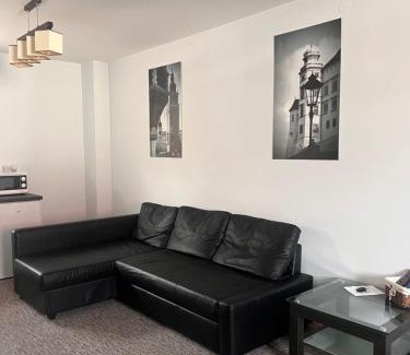 Pradnik Bialy Apartment | Bronowice: Family-Friendly Stay with Kitchen Amenities