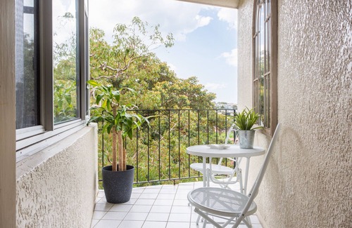 Waverley Apartment | Inviting Bronte Beach Apartment with Oceanfront Views