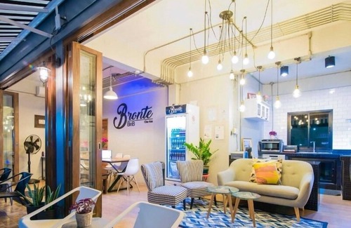 Cha-am House | Bronte BnB: Family-Friendly Stays with Pool & Breakfast