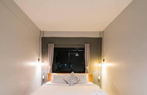 Cha-am House | Bronte BnB: Family-Friendly Stays with Pool & Breakfast
