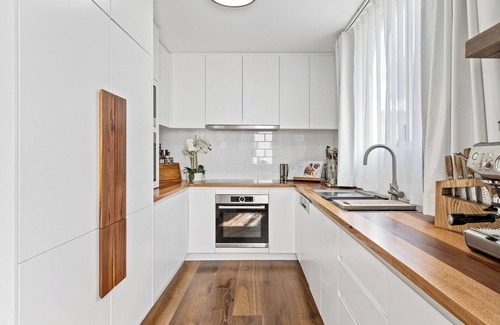 Bronte Apartment | Bronte Garden Apartment: 10/10 Rated with Pool & Kitchen
