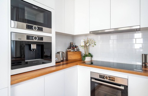Bronte Apartment | Bronte Garden Apartment: 10/10 Rated with Pool & Kitchen