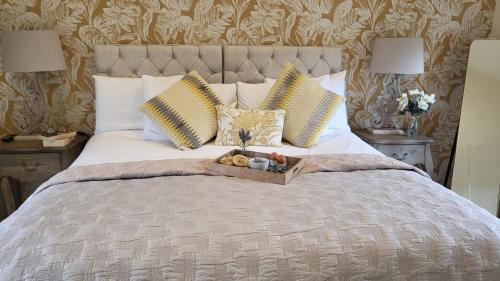 Kelling House | Cozy Brook Cottage: 4-Star Stay with Breakfast & Pet-Friendly