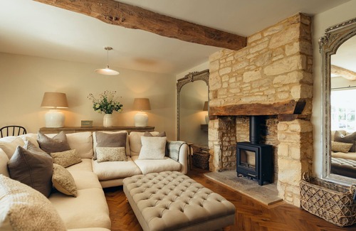 Burford Cottage | Brook Cottage: Pet-Friendly Retreat with Hot Tub Access