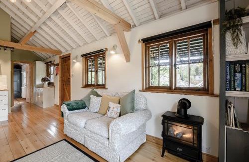 Abbess Roding House | Brook Farm Annex: Child-Friendly Hotel with 9.2/10 Rating