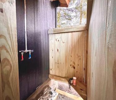 Wardsboro Ski Chalet | Brook Haven Retreat: Pet-Friendly Escape Near Mt Snow