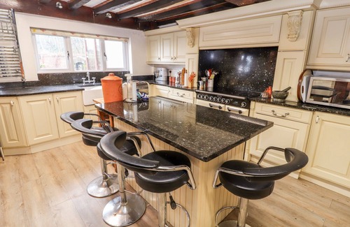 Sugnall Cottage | Discover BROOK HOUSE: Pet-Friendly Cottage in Eccleshall