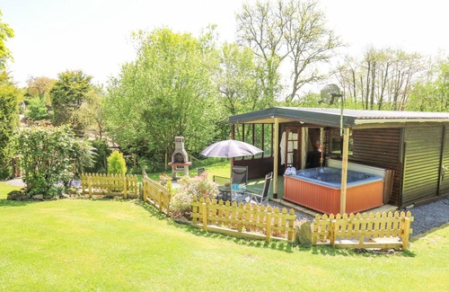 Llandysul Cottage | Brook Lodge: Cozy Pet-Friendly Cottage with Spa & Hot Tub