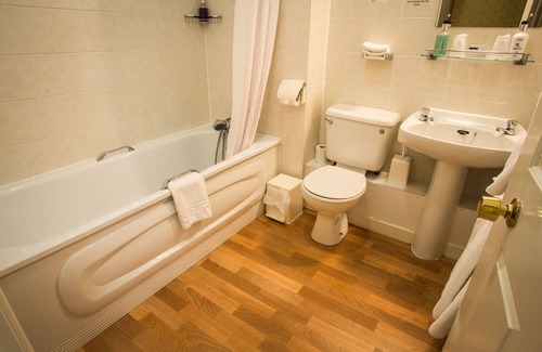 Wordsley Hotel | Brook Marston Farm Hotel: Family-Friendly Retreat Awaits