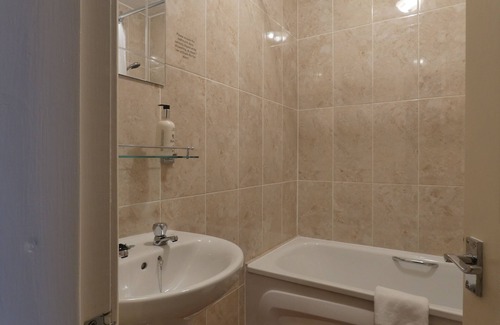 Wordsley Hotel | Brook Marston Farm Hotel: Family-Friendly Retreat Awaits
