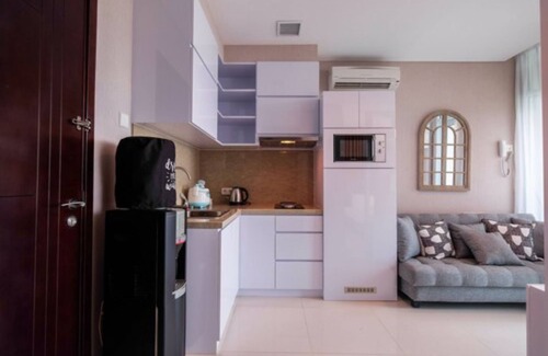 Tangerang Apartment | Brooklyn Alam Sutera Studio: Family-Friendly Stay with Pool