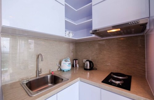 Tangerang Apartment | Brooklyn Alam Sutera Studio: Family-Friendly Stay with Pool