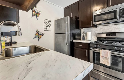College Station Apartment | Brooklyn Retreat: Walk to A&M with Comfy King Bed
