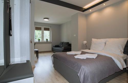 Trzcinica Hotel | Brooklyn Noclegi: Family-Friendly Stay with Breakfast Included