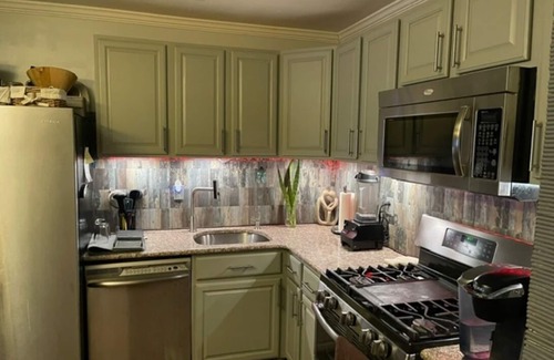 Georgetown Condo | Brooklyn Balcony Getaway with Spa and Hot Tub Access