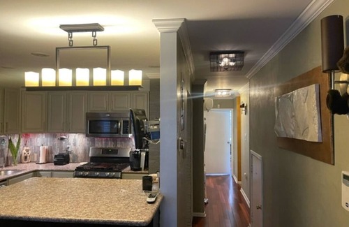 Georgetown Condo | Brooklyn Balcony Getaway with Spa and Hot Tub Access