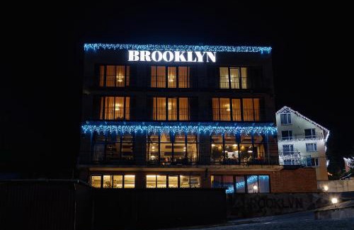 Yablunytsya Hotel | Brooklyn Hotel: Poolside Retreat with Oceanfront Views